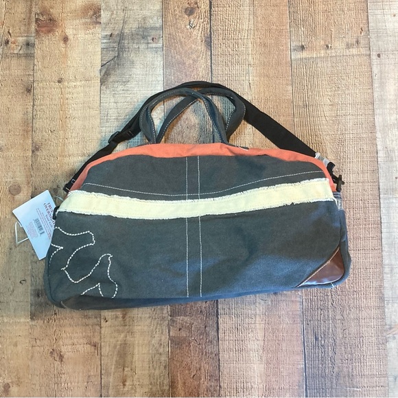 True Religion Overnight Bag in Gray and Orange Vintage Y2K NWT Weekender - Picture 1 of 11